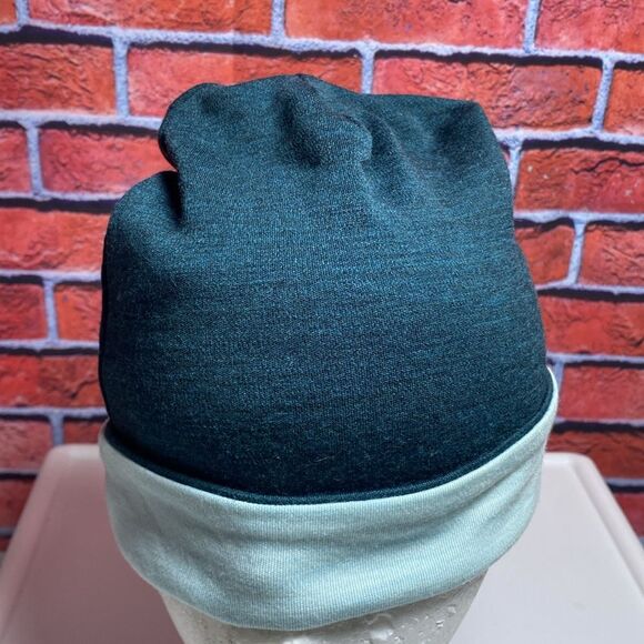 Smartwool Women's 100% Merino Wool Cuffed Reversible Beanie Hat in Emerald - Picture 2 of 6